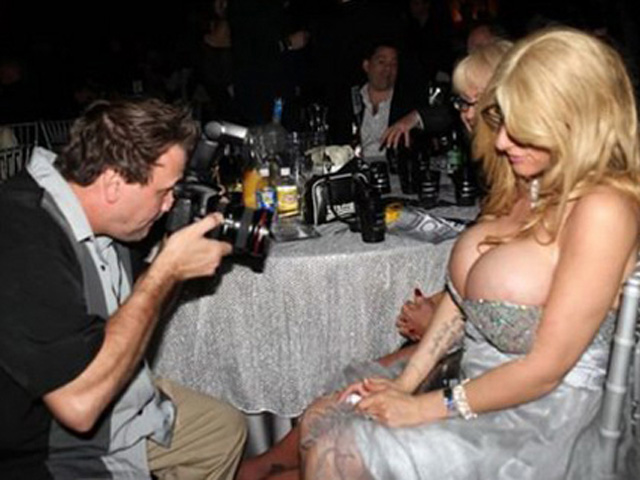 Tranh vui - Những hình ảnh khó đỡ của các quý ông khiến bao người "cười ngất"