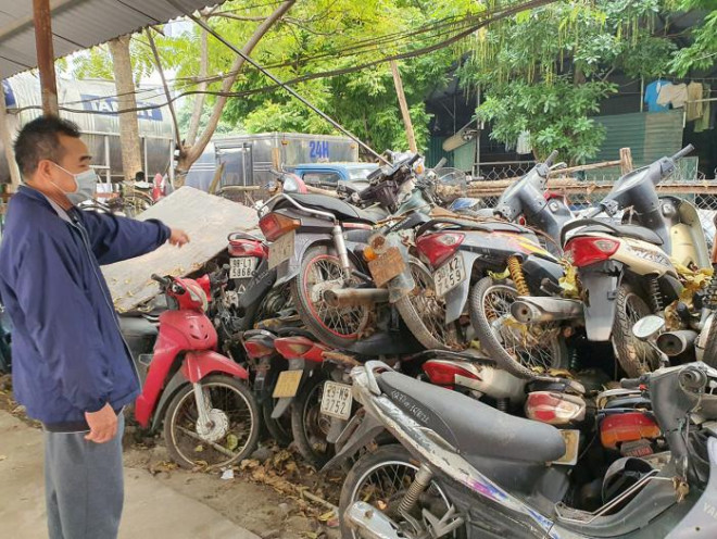 Xe vi phạm chất lên nhau tại bãi giữ xe Hà Cầu - Thăng Long