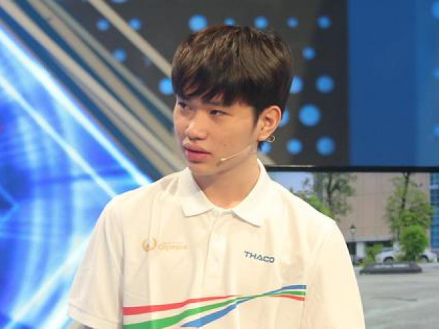 Bạn trẻ - Cuộc sống - Clip Nguyễn Đình Duy Anh chia kẹo cho 3 bạn trong chung kết Olympia khiến dân mạng thích thú