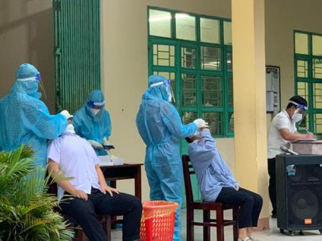 Tin tức trong ngày - 23 học sinh dương tính SARS-CoV-2 trong một trường học Quảng Nam