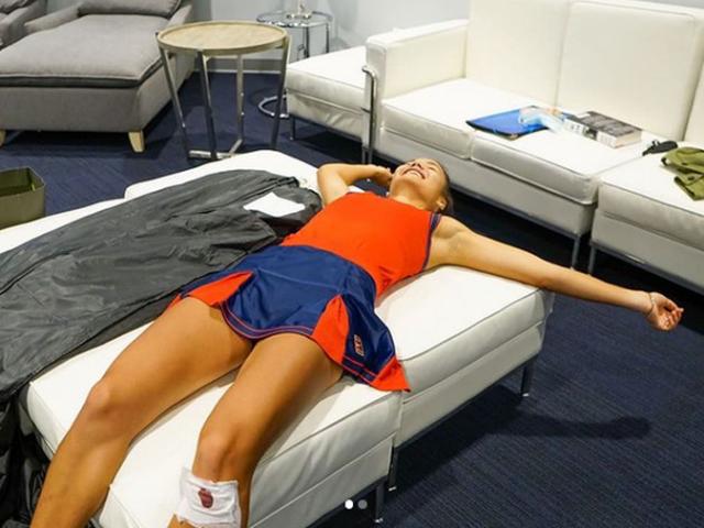 Thể thao - Ảnh "độc nhất vô nhị" chỉ người đẹp Raducanu mới có ở phòng thay đồ tennis