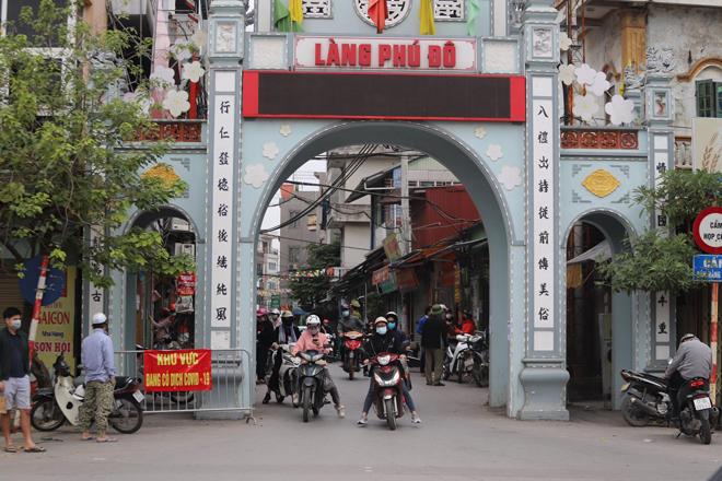 Ghi nhận 233 F0, vùng đỏ duy nhất ở Hà Nội lập chốt kiểm soát người ra/vào địa bàn - 1