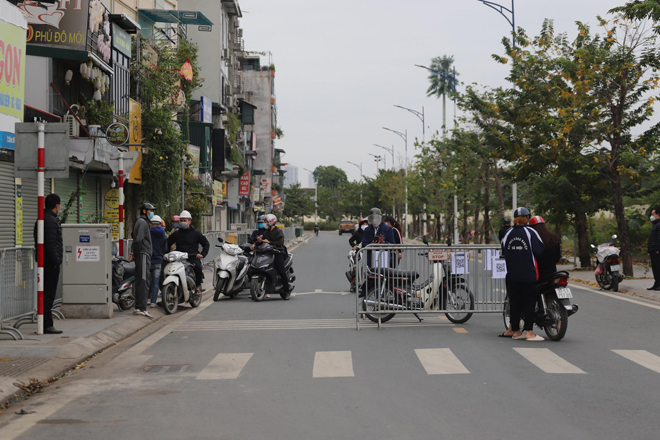 Ghi nhận 233 F0, vùng đỏ duy nhất ở Hà Nội lập chốt kiểm soát người ra/vào địa bàn - 5