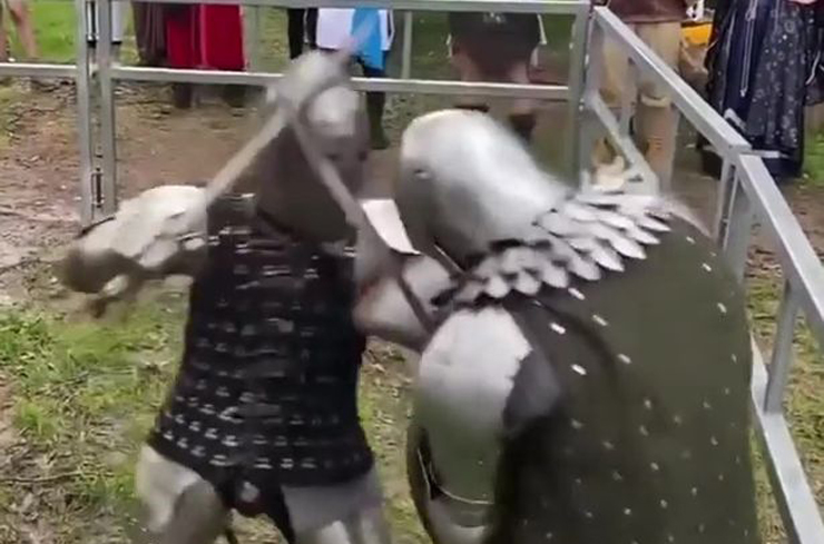 Hình ảnh cuộc chiến như thời trung cổ