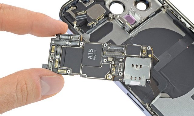 Apple sẽ bán linh kiện chính hãng iPhone 12 và 13 cho người dùng - 1