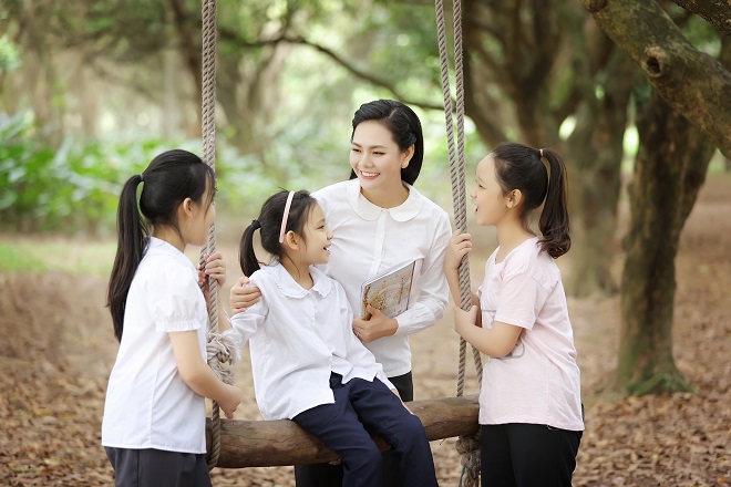 Chị em Quán quân Sao mai Nguyệt Anh, Hải Yến hoà giọng cực ngọt trong MV ca ngợi người giáo viên - 3