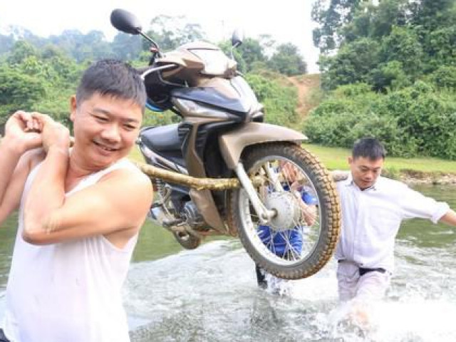 Giáo dục - du học - Thầy cô băng rừng, gánh xe lội suối gieo chữ nơi 'thâm sơn cùng cốc'