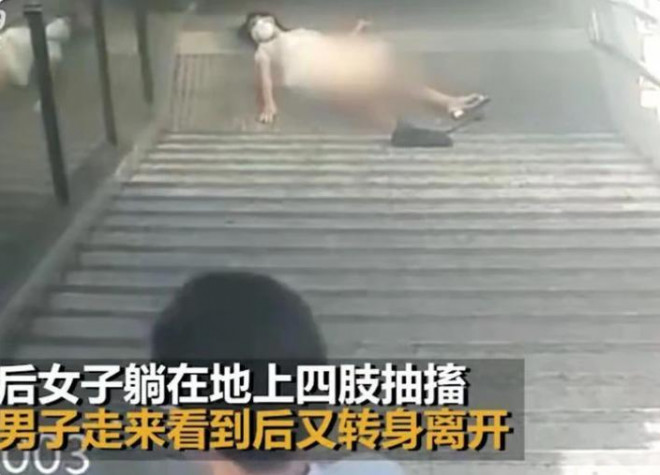 Thấy cô gái ngã cầu thang trong tình trạng hớ hênh, chàng trai có hành động gây tranh cãi dữ dội - 3