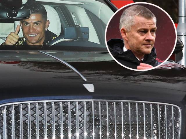 Bóng đá - Ronaldo tươi như hoa lái siêu xe tới sân tập MU, sẵn sàng "cứu ghế" Solskjaer