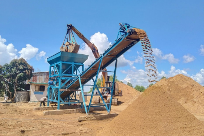 Máy sàng cát xây dựng, băng tải 12m