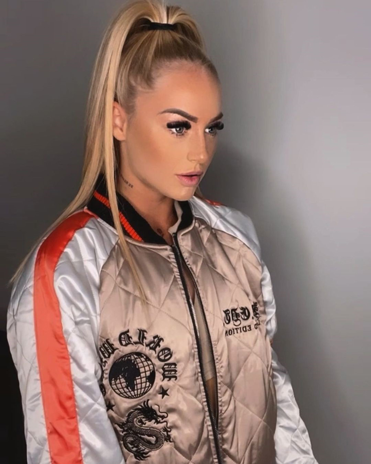 Ngỡ ngàng sao Aston Villa cưa đổ mỹ nhân đẹp nhất làng bóng đá - 3