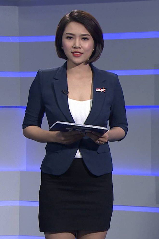 Hình ảnh Thu Hiền khi làm MC trên sóng truyền hình khiến nhiều cư dân mạng bất ngờ.
