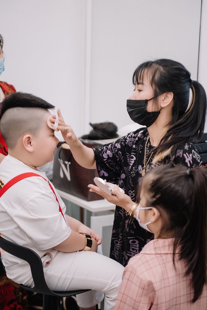 "Phù thủy trong làng make up" phù phép biến hoá cho các thiên thần của Supper Idol Kids - 5