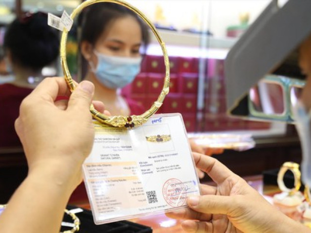 Kinh doanh - Thấy gì trước giá vàng tăng vọt, chứng khoán ''nhảy múa''?