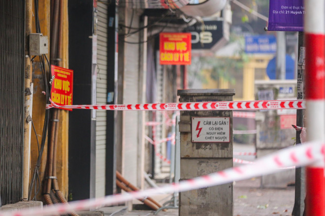 Một số nhà có ca F0, lực lượng chức năng đã lập hàng rào thu hẹp phạm vi phong toả