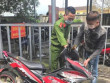 Trộm mô tô xong thì bị giữ do vi phạm giao thông, nam thanh niên tiếp tục bẻ khoá xe khác đem bán