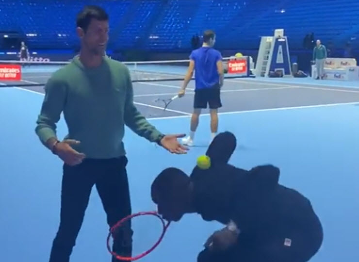 Novak Djokovic kinh ngạc vì kĩ thuật của ngôi sao mạng xã hội người Senegal