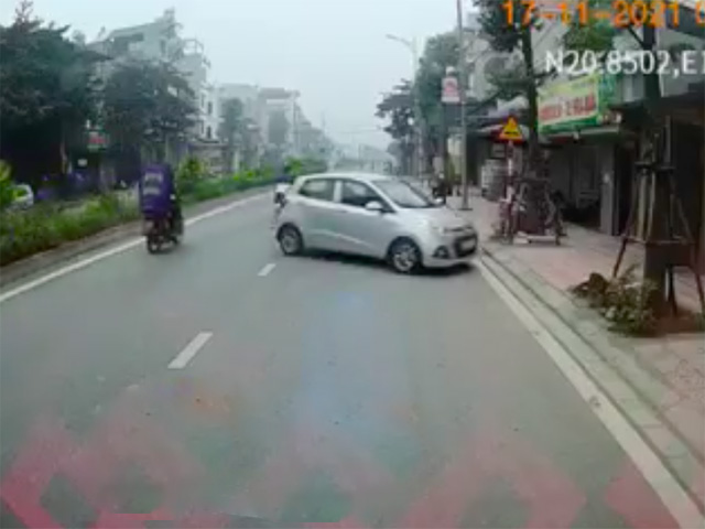 Tin tức ô tô - Màn quay xe hơi bị "cồng kềnh" của tài xế Hyundai Grand i10