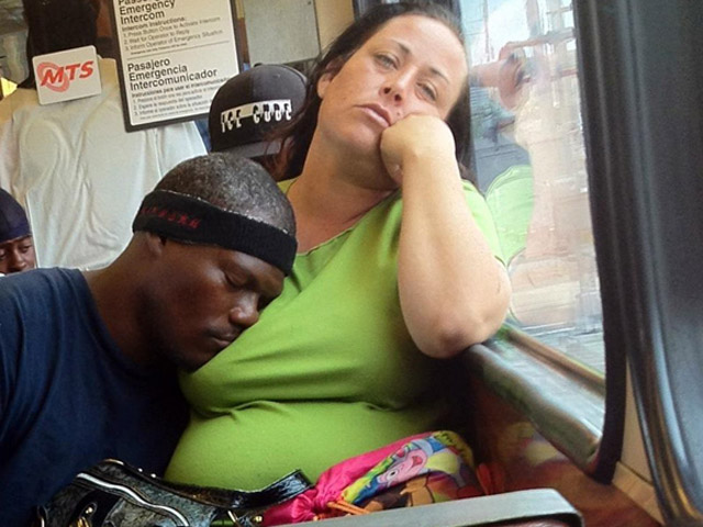 Tranh vui - Bao người cười ngất khi bắt gặp những hình ảnh khó đỡ nơi công cộng