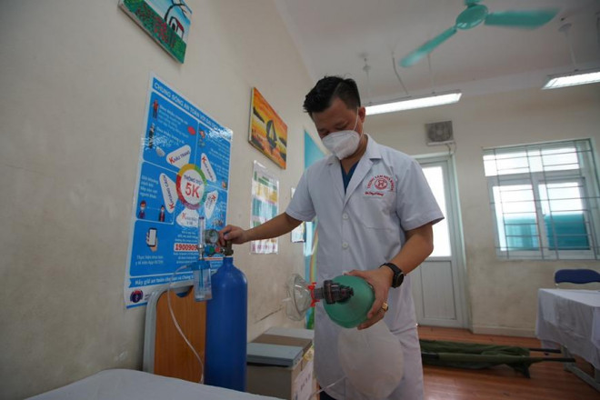 Trạm y tế lưu động tại quận Thanh Xuân (Hà Nội) được thiết lập, vận hành từ tháng 9/2021. Ảnh: Ngọc Huy