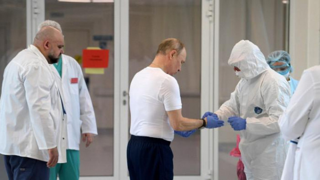 Tổng thống Nga Vladimir Putin, 68 tuổi, luôn là một trong những người đi đầu tiêm vaccine do Nga sản xuất. Ảnh - Kremlin.ru