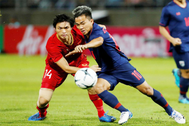 “Messi Thái” Chanathip, ngôi sao số một của bóng đá Thái Lan, đang thi đấu ở Nhật trong một lần gặp gỡ với tiền vệ Tuấn Anh. Ảnh: CTV