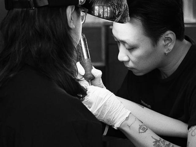 Bạn trẻ - Cuộc sống - Những câu thân thương đằng sau hình xăm