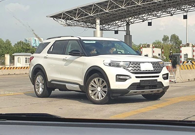 Ford Explorer 2022 chính hãng đầu tiên về Việt Nam, giá từ 2,2 tỷ đồng - 1