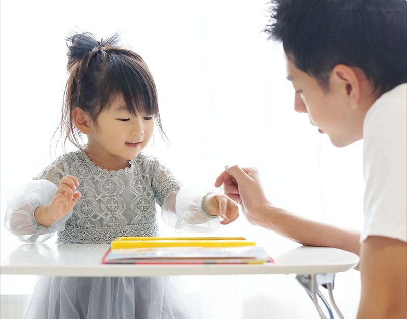 Khi con cái làm sai, bố mẹ cần lưu ý 4 điểm này nếu không việc dạy dỗ sẽ thành công cốc - 1
