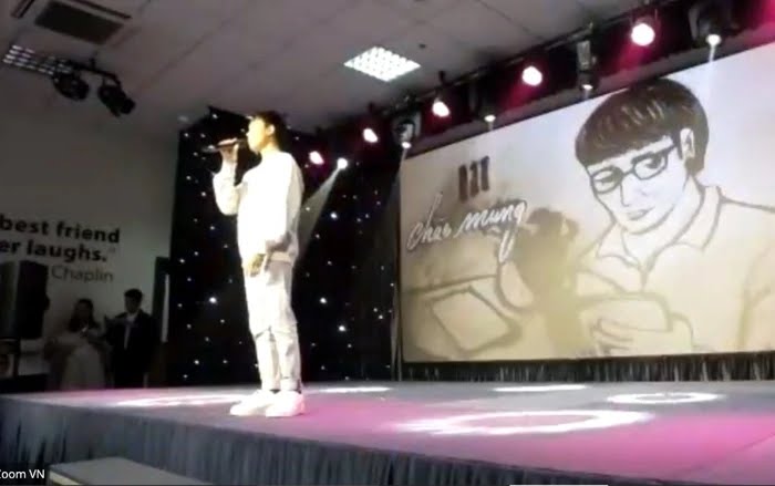 Hình ảnh khiến nhiều người đặt nghi vấn Hồ Văn Cường trở lại sân khấu sau nhiều ồn ào