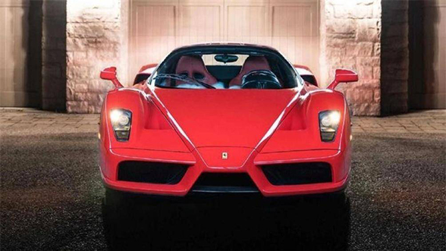 Chiếc Ferrari Enzo của John Terry được sản xuất vào năm 2002 và từng được trưng bày tại Triển lãm Ô tô Amsterdam 2003
