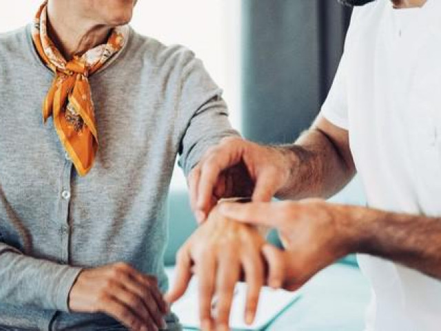 Sức khỏe đời sống - 8 bí quyết giúp người viêm khớp dạng thấp có thể tận hưởng "cuộc yêu" thú vị