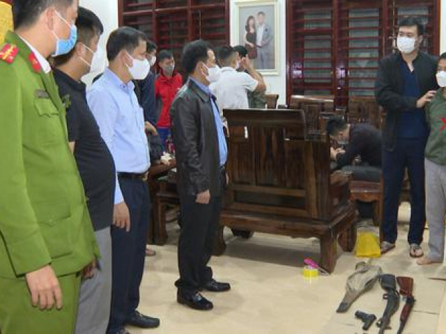 Bắt kẻ cầm đầu đường dây đánh bạc tiền tỉ, trữ nhiều súng đạn trong nhà