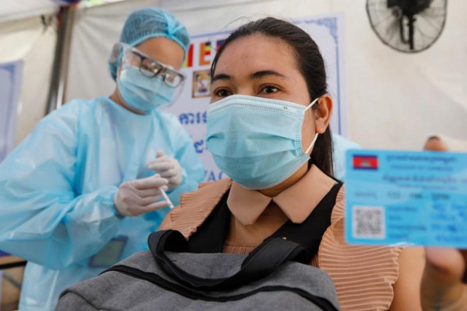 "Thẻ xanh" của người dân Campuchia. Ảnh:&nbsp;EPA-EFE