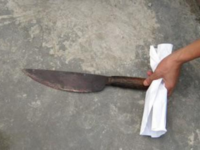 Pháp luật - Đang đứng chơi bên đường, 2 thanh niên bị đâm thương vong