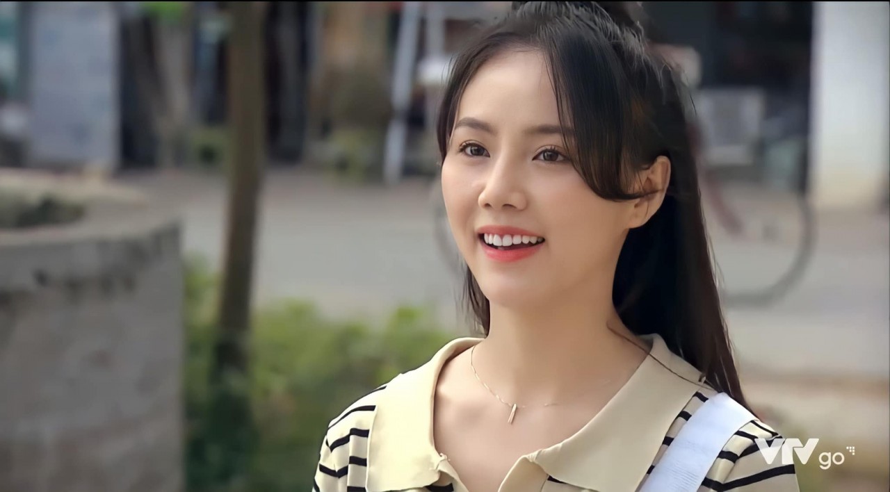 Minh Thu đang nhận được sự quan tâm của khán giả khi thủ vai cô bán quạt Hải (Phố trong làng).