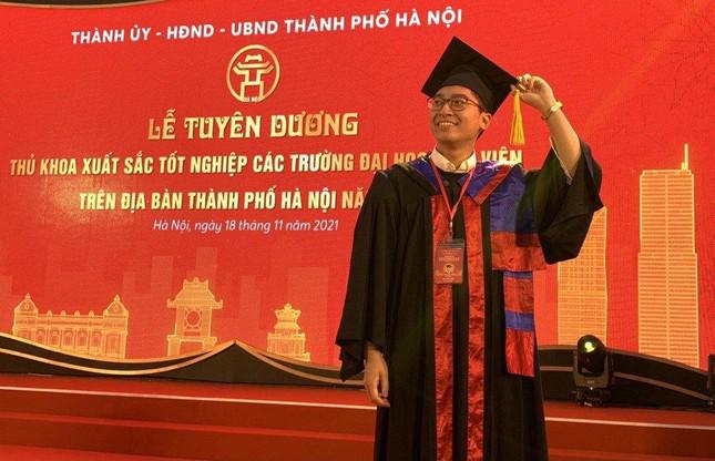 Những thủ khoa đa tài nhiệt huyết với cộng đồng - 3