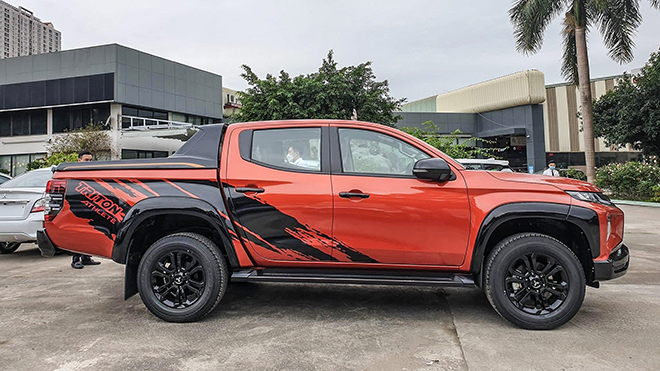 Cận cảnh xe bán tải Mitsubishi Triton Athlete tại đại lý - 11