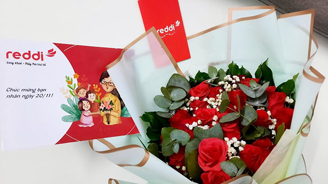 Không chỉ gửi lời cảm ơn chân thành đến thầy cô, chương trình còn là nơi bạn bè lâu năm kết nối, động viên nhau