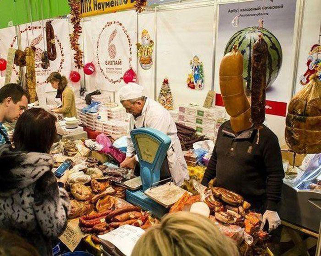 Làm gì có ai có cái mặt dài vậy không hả?

