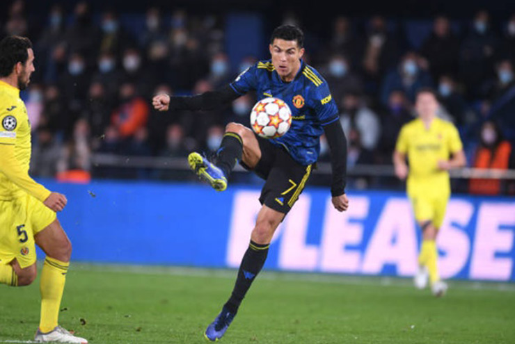 Ronaldo ghi bàn giúp MU thắng Villarreal cả 2 lượt trận vòng bảng Champions League năm nay
