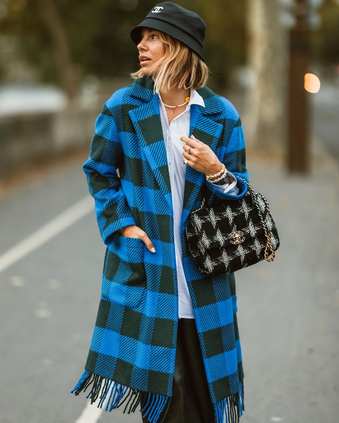 Những màu sắc rực rỡ của áo khoác ngoài đang thống trị mùa thu đông 2021 - 2