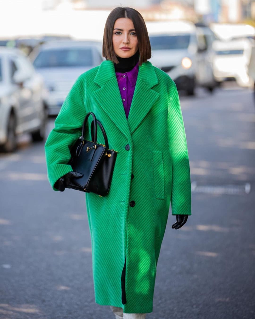 Những màu sắc rực rỡ của áo khoác ngoài đang thống trị mùa thu đông 2021 - 3