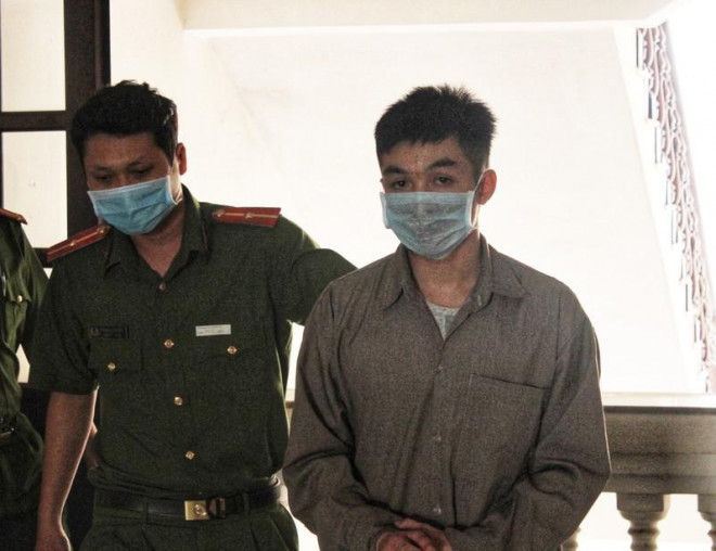 Bị cáo Long tại phiên tòa sơ thẩm. Ảnh: PL