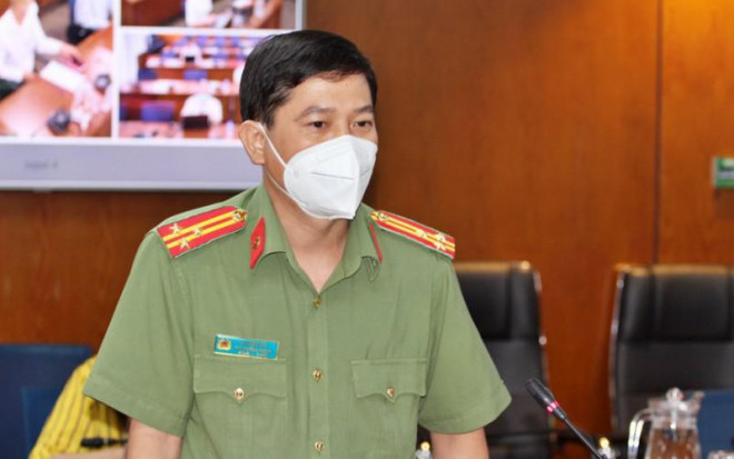 Thượng tá Lê Mạnh Hà, Phó trưởng Phòng Tham mưu Công an TP.HCM trả lời tại họp báo. Ảnh: TÁ LÂM