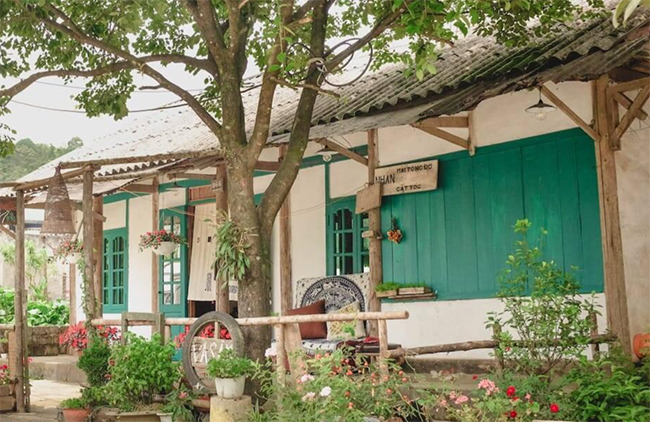 Đây là căn nhà cấp 4 của một cô gái trẻ bỏ phố thị lên Sa Pa (Lào Cai) sinh sống.
