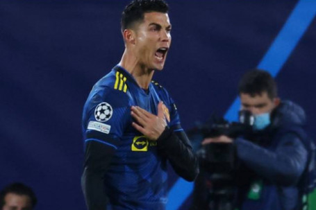 Ronaldo tỏa sáng cứu MU ở Cúp C1, chờ "xử" nốt Chelsea cán mốc 800 bàn