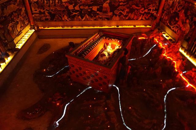 Mô phỏng cảnh bên trong lăng mộ Tần Thủy Hoàng.