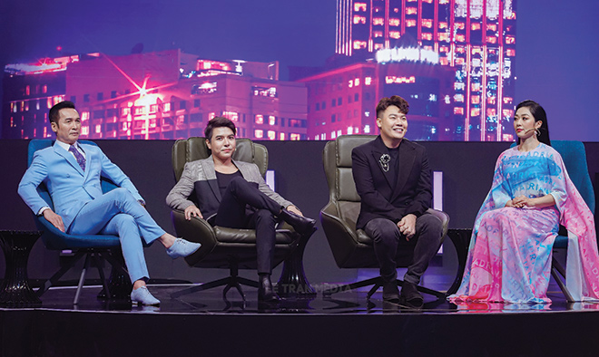 Bộ tứ giám khảo tham gia chương trình: ca sĩ Nguyễn Hưng, nhạc sĩ Đỗ Hiếu, Hamlet Trương và Hà Thanh Xuân