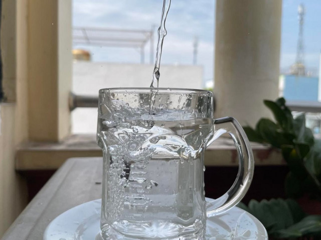 Sức khỏe đời sống - Vì sao chúng ta nên uống nhiều nước hơn vào mùa lạnh?